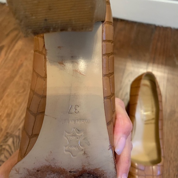 Tan pebbles heels - Picture 4 of 4